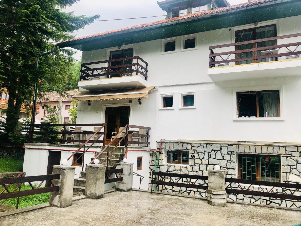 Pensiune & Restaurant Kalinder Buşteni Exterior foto